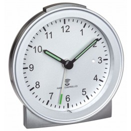Analogový budík s rádiově řízeným časem TFA 60.1517.54